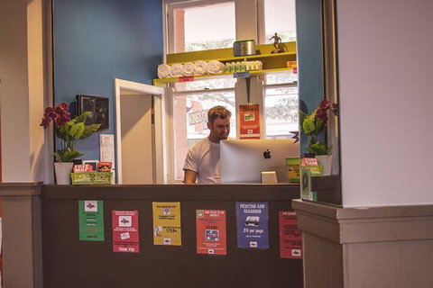 Mad Monkey Backpackers Bayswater - Tourism TAS 3