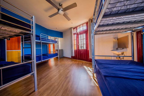 Mad Monkey Backpackers Bayswater - Tourism TAS 5