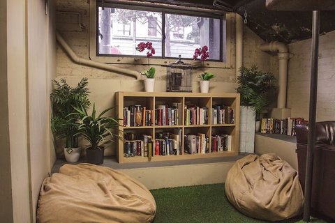 Mad Monkey Backpackers Bayswater - Tourism TAS 1