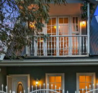 4 Ensuite Chelsea Villa CBD Airport - Hobart Tourism