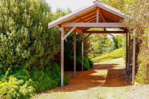 Rainbow Trail Chalets - Tourism TAS 4