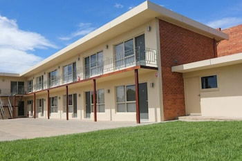 Seven Pines Motor Inn - Hobart Tourism 0