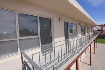 Seven Pines Motor Inn - Hobart Tourism 1