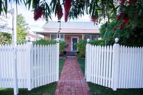 Pammys Palace - Hobart Tourism 3