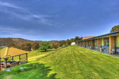 Lake Jindabyne Hotel - Tourism TAS 2