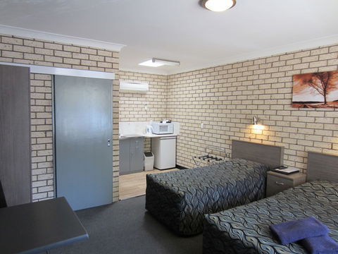 Cowra Crest Motel - Tourism TAS 6