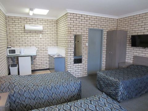 Cowra Crest Motel - Tourism TAS 4