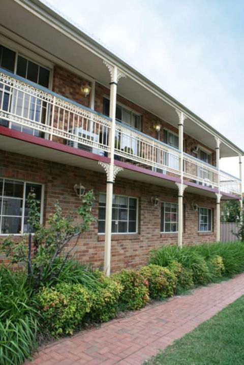 Grand Manor Motor Inn - Queanbeyan - Hobart Tourism 4