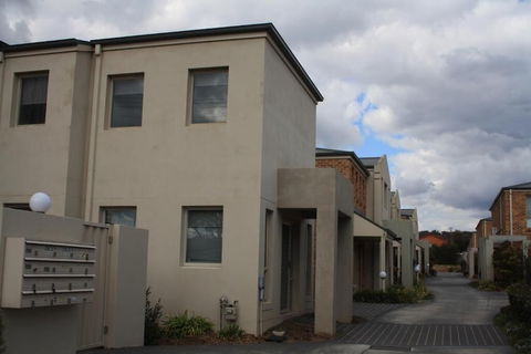 Grand Manor Motor Inn - Queanbeyan - Hobart Tourism 0