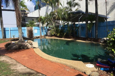 Reef Backpackers - Tourism TAS 3