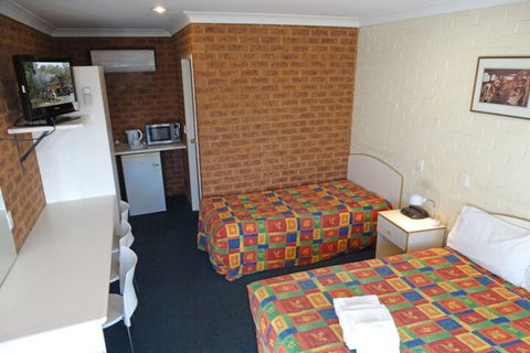 MAS Country Colonial Motor Inn - Tourism TAS 3
