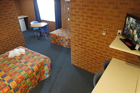 MAS Country Colonial Motor Inn - Tourism TAS 1