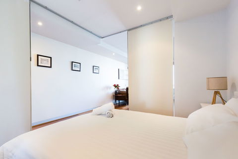 RIVER, 1BDR Melbourne Apartment - Tourism TAS 2