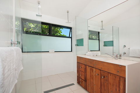 A PERFECT STAY - The Hawk At Wategos - Tourism TAS 4