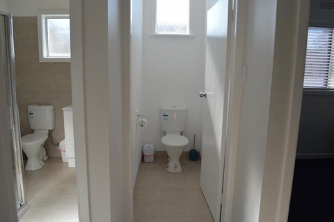Wattle Grove Villa - Hobart Tourism 5