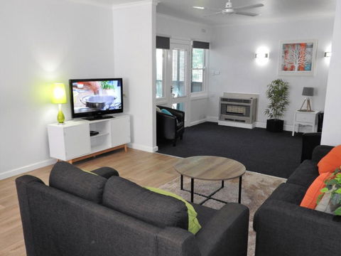 Wattle Grove Villa - Hobart Tourism 6