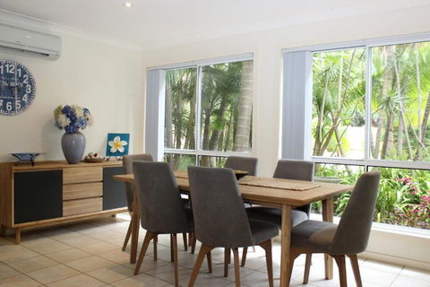 PACIFIC PALMS - Tourism TAS 3