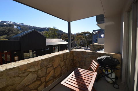 Squatters 1 - Hobart Tourism 3