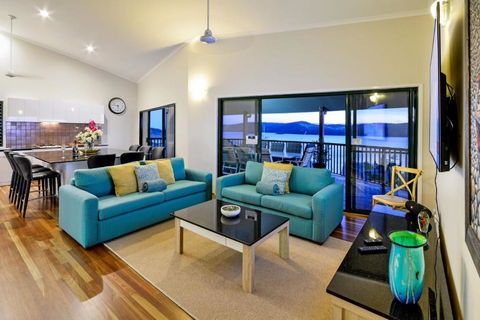 NEWLY BEAUTFULLY RENOVATED 16 The Casuarina 3 Bedroom House With 180 Degree Ocean Views - Tourism TAS 6