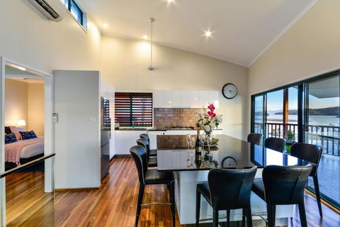 NEWLY BEAUTFULLY RENOVATED 16 The Casuarina 3 Bedroom House With 180 Degree Ocean Views - Tourism TAS 5