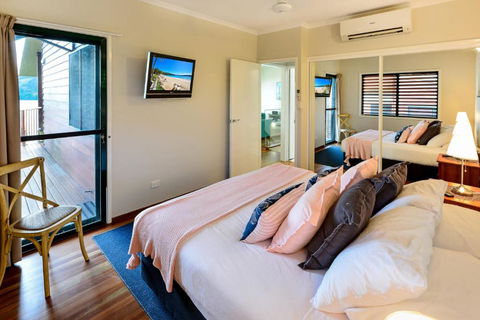 NEWLY BEAUTFULLY RENOVATED 16 The Casuarina 3 Bedroom House With 180 Degree Ocean Views - Tourism TAS 1