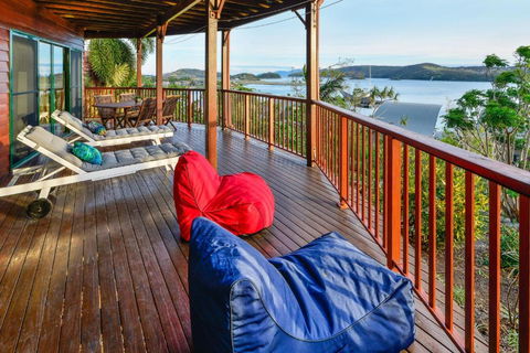 NEWLY BEAUTFULLY RENOVATED 16 The Casuarina 3 Bedroom House With 180 Degree Ocean Views - Tourism TAS 4