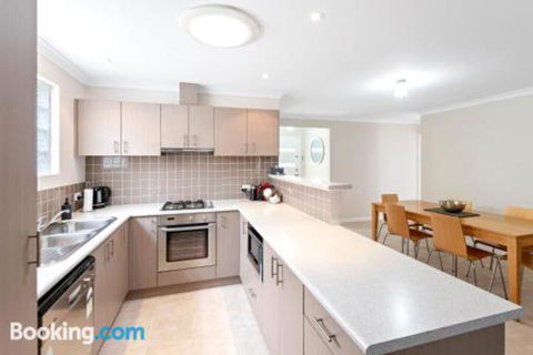 Beach Resort Chalet - Hobart Tourism 4