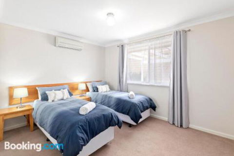 Beach Resort Chalet - Hobart Tourism 0