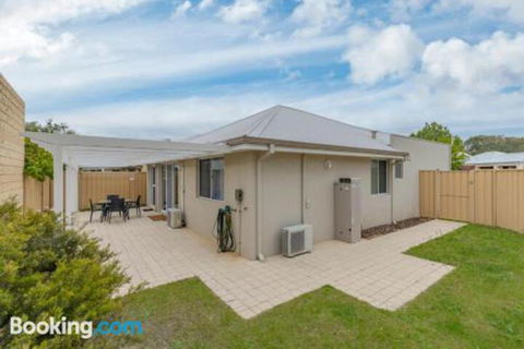 Beach Resort Chalet - Hobart Tourism 5