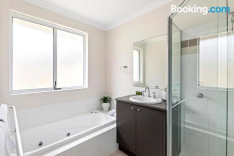 Beach Resort Chalet - Hobart Tourism 2