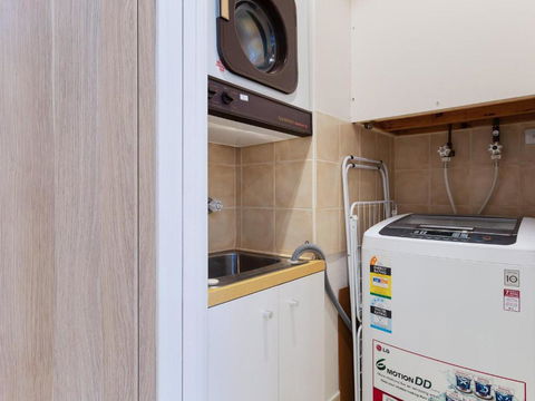 1 Kooringal 105 Soldiers Point Road Waterfront Unit Wth Aircon - Hobart Tourism 5