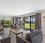 19 Bay Parklands 2 Gowrie Avenue ground floor renovated unit with water views  WIFI - Tourism TAS