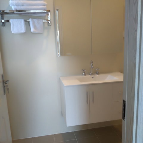 Sunshine Gardens Bourke Resort - Hobart Tourism 6