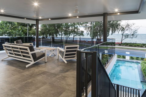 Beachside Bliss In Clifton Beach - Hobart Tourism 6