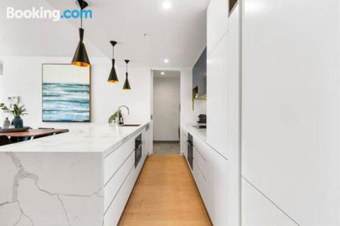 Luxe 101 At Martha Cove Waterfront Luxury On The Marina Walk To Beach - Tourism TAS 1