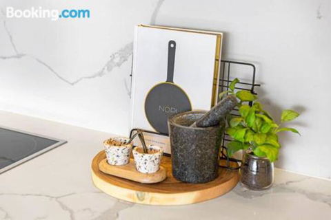 Luxe 101 At Martha Cove Waterfront Luxury On The Marina Walk To Beach - Tourism TAS 4