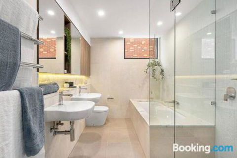 Luxe 101 At Martha Cove Waterfront Luxury On The Marina Walk To Beach - Tourism TAS 3