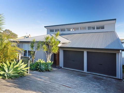 Absolute Waterfront Lakehouse Fishing Point Waterfront Pool Jetty - Tourism TAS 3