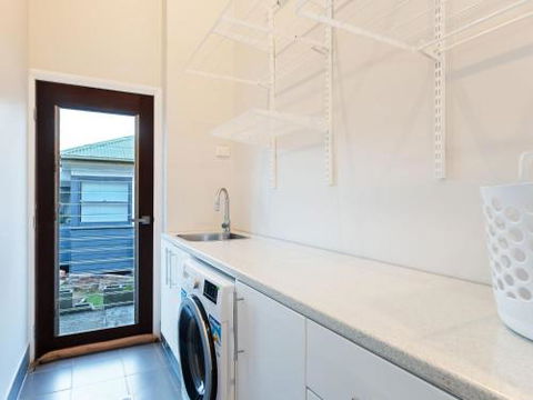 Absolute Waterfront Lakehouse Fishing Point Waterfront Pool Jetty - Tourism TAS 1