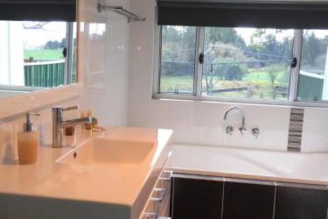 Old Schoolmasters Cottage On The Barrington River - Tourism TAS 4