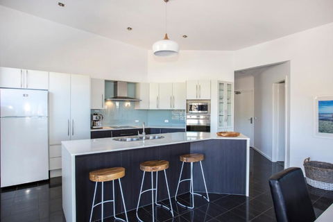 Beachfront Apartment 10 - Hobart Tourism 1