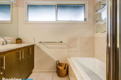 At The Beach - Tourism TAS 4