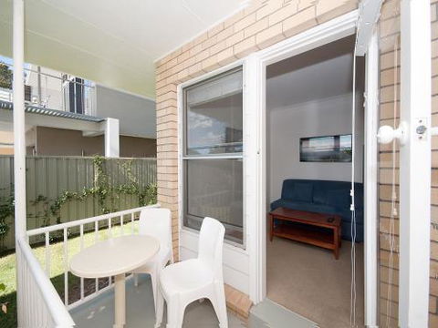 Beachside Shoal Bay Unit 2 - Hobart Tourism 6