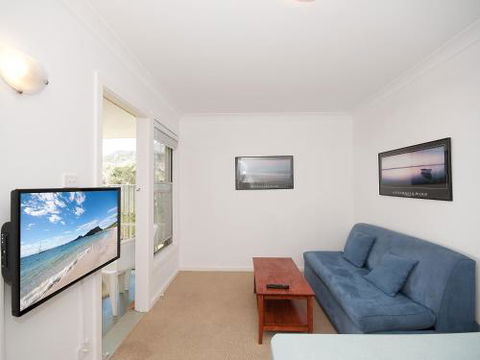 Beachside Shoal Bay Unit 2 - Hobart Tourism 1