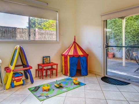 Cuttriss By The Beach - Tourism TAS 1