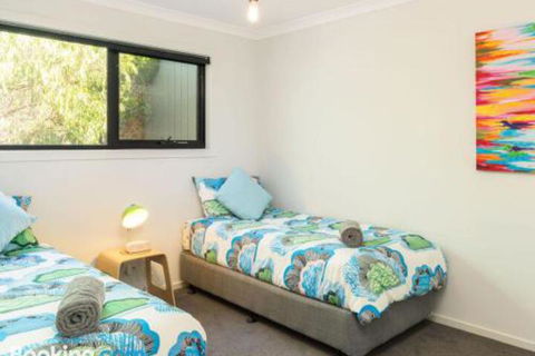 Lantana - Hobart Tourism 1