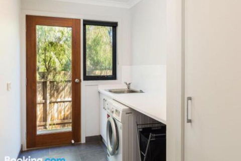 Lantana - Hobart Tourism 6