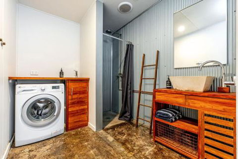 SUNSET BEACH SHACK On SURF - Tourism TAS 1