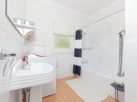 Redwood Cottage Burradoo Getaway Southern Highlands 4pm Check Out Sunday - Tourism TAS 3