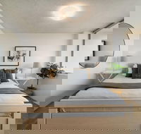 Bright and Sunny Studio Apartment - Hobart Tourism
